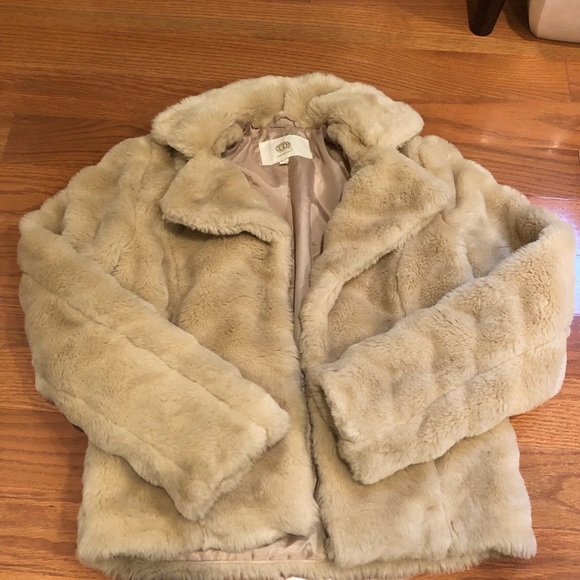 Faux Fur Jacket ✨ - Picture 1 of 4